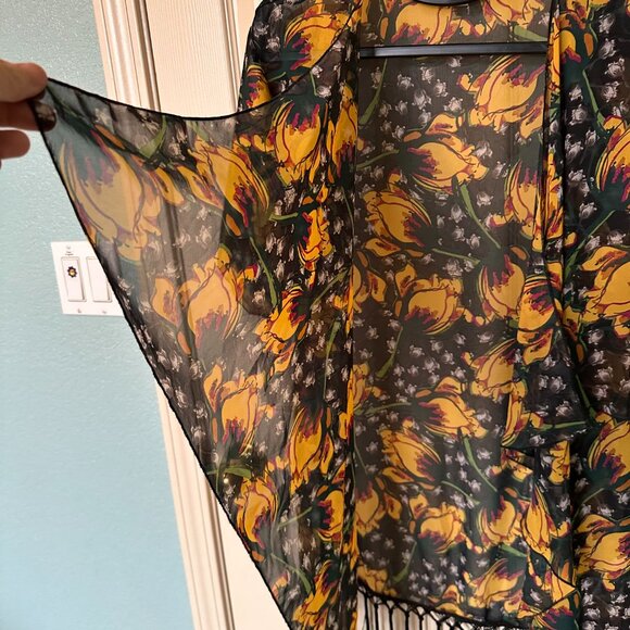 O-18 LuLaRoe Kimono with Fringe Sz S - Picture 3 of 6